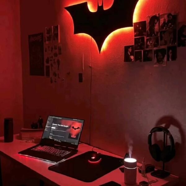 مصباح باتمان LED 🦇